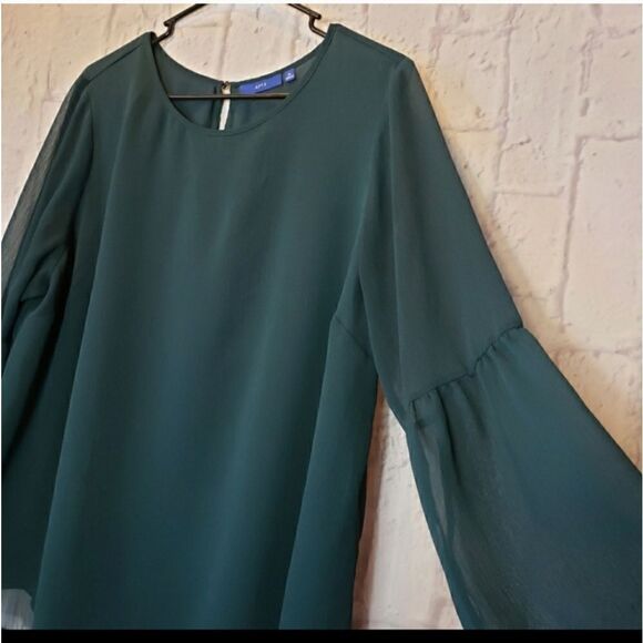 APT. 9 Evergreen Flowy Lightweight Blouse Career Events Holidays 1X - Picture 3 of 9